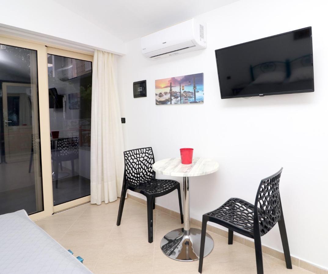 Ildora Qimon Apartment Himare Exterior photo